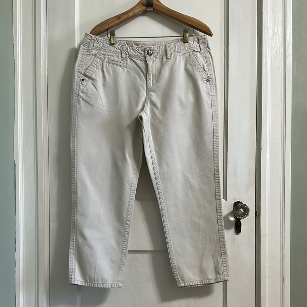 Elle City Chic Distressed Chino Capri - Ecru